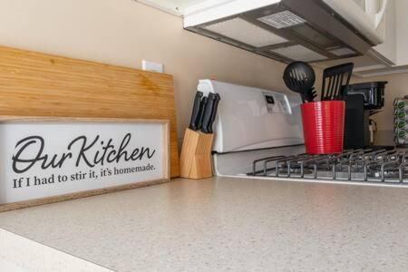 Studio W King Bed Walking Distance To Beach & Shops Мичиган Сити Экстерьер фото